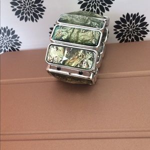 Elastic statement bracelet